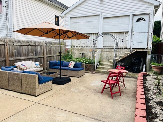 2318 W 19th St, Unit 1 in Chicago, IL - Foto de edificio - Building Photo