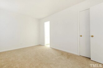 303 Ashley Forest Rd in Chapel Hill, NC - Building Photo - Building Photo