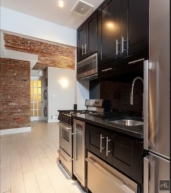 East 18th Street in New York, NY - Foto de edificio - Building Photo