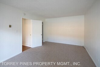 2228 Felspar St in San Diego, CA - Building Photo - Building Photo