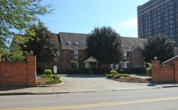 Charleston Center Village Apartments in Charleston, WV - Building Photo - Building Photo