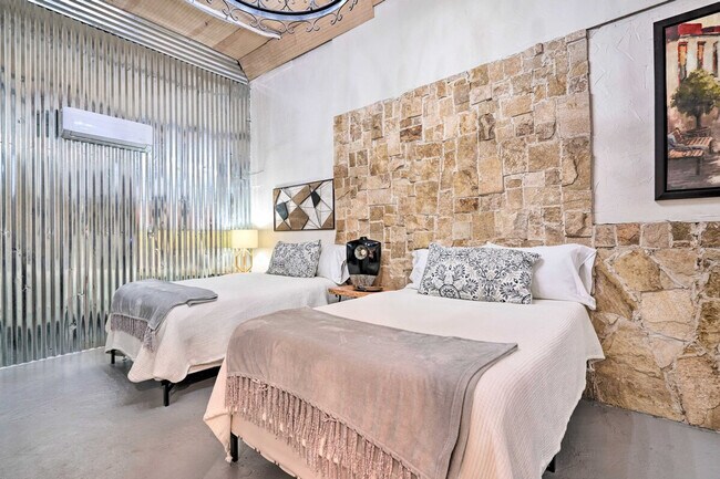 3704 San Bernardo Ave in Laredo, TX - Building Photo - Building Photo