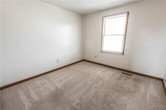 325 Kaymar Dr in Buffalo, NY - Building Photo - Building Photo
