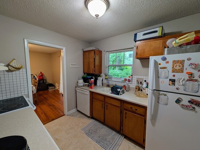 1820 Medart Dr in Tallahassee, FL - Building Photo - Building Photo
