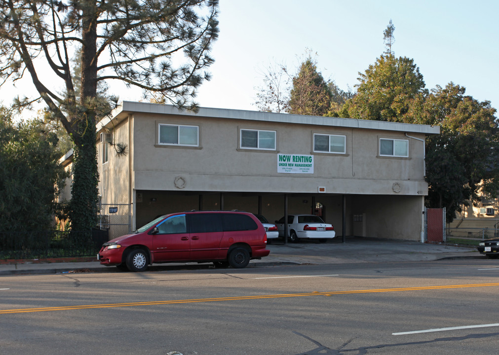 400 W. Lockeford Street Apartments in Lodi, CA - Building Photo