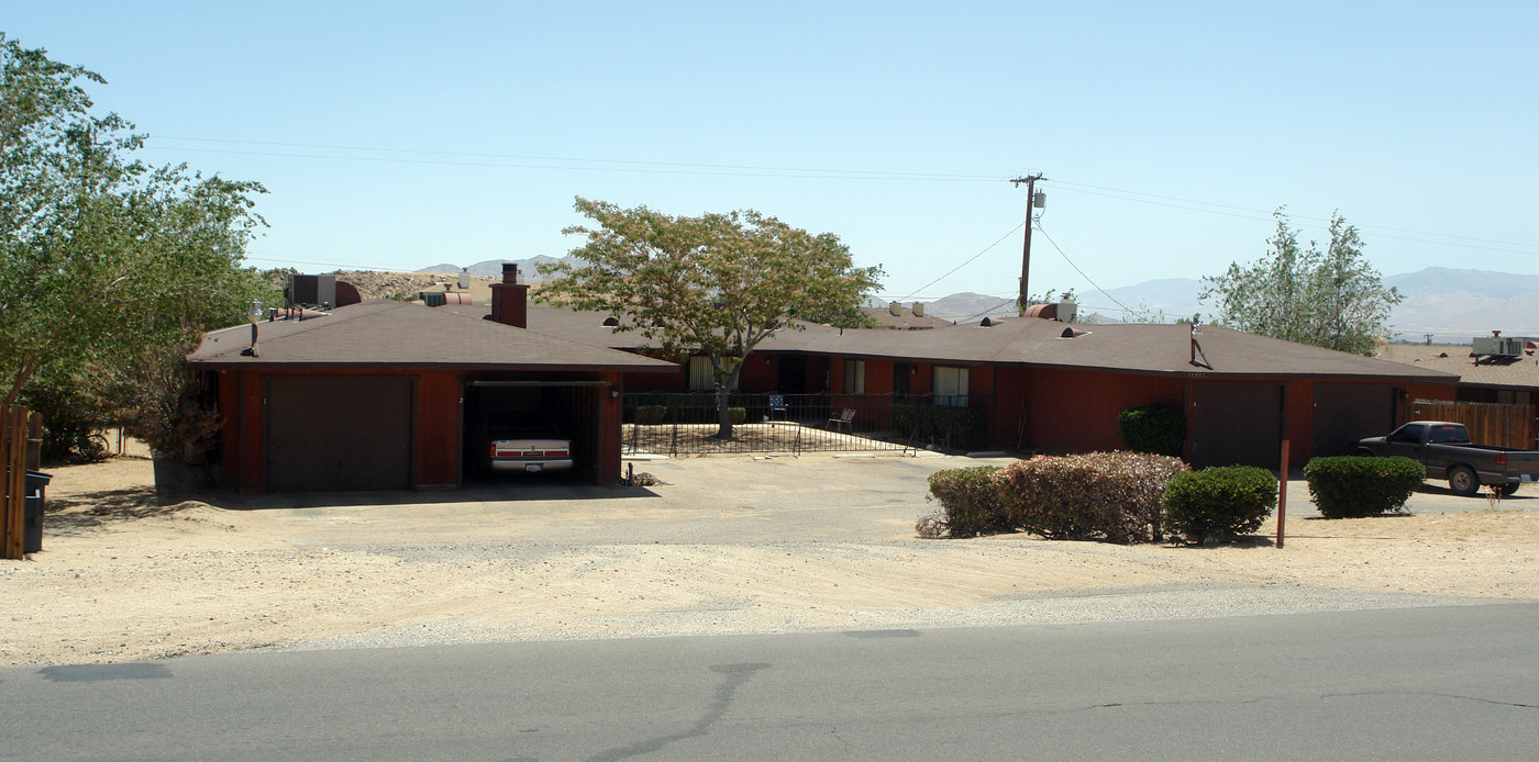 15951 Rancherias Rd in Apple Valley, CA - Building Photo