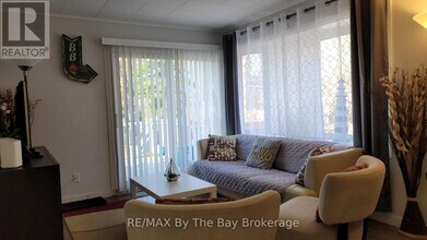 18 16th St S in Wasaga Beach, ON - Building Photo - Building Photo