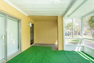 202 Sparrow Dr in Royal Palm Beach, FL - Building Photo - Building Photo