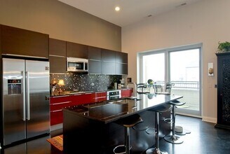 2410 W Bloomingdale Ave in Chicago, IL - Building Photo - Building Photo