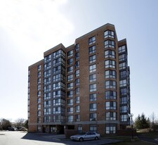 8 Silverbell Grv in Toronto, ON - Building Photo