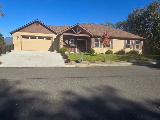 2231 SE Linden Ln in Grants Pass, OR - Building Photo - Building Photo