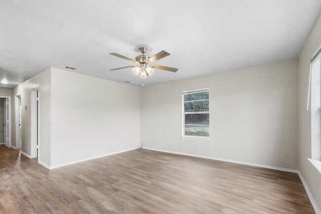 101-103 Lockhart St in San Marcos, TX - Building Photo - Building Photo