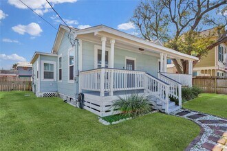 5801 Avenue S 1/2 in Galveston, TX - Building Photo - Building Photo