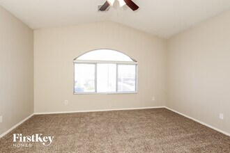 16642 S 44th St in Phoenix, AZ - Foto de edificio - Building Photo
