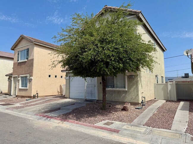5262 Paradise Skies Ave in Las Vegas, NV - Building Photo - Building Photo