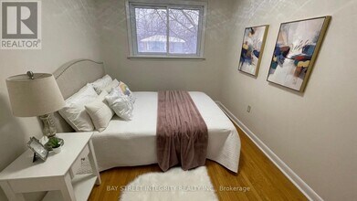 44 Bowerbank Dr in Toronto, ON - Building Photo - Building Photo