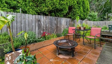 2201 Happy Ct in Bellingham, WA - Foto de edificio - Building Photo