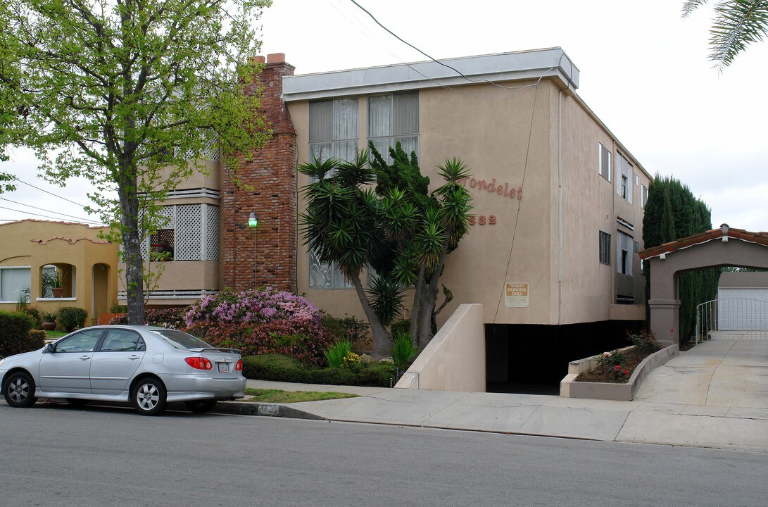 Carondelet Apartments in Inglewood, CA - Building Photo