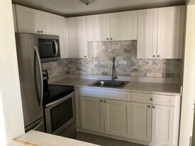 80 Bedford E in West Palm Beach, FL - Building Photo