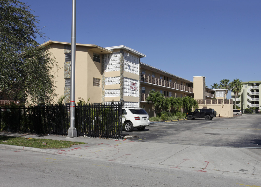 Apartamentos Bella Hialeah in Hialeah, FL - Foto de edificio