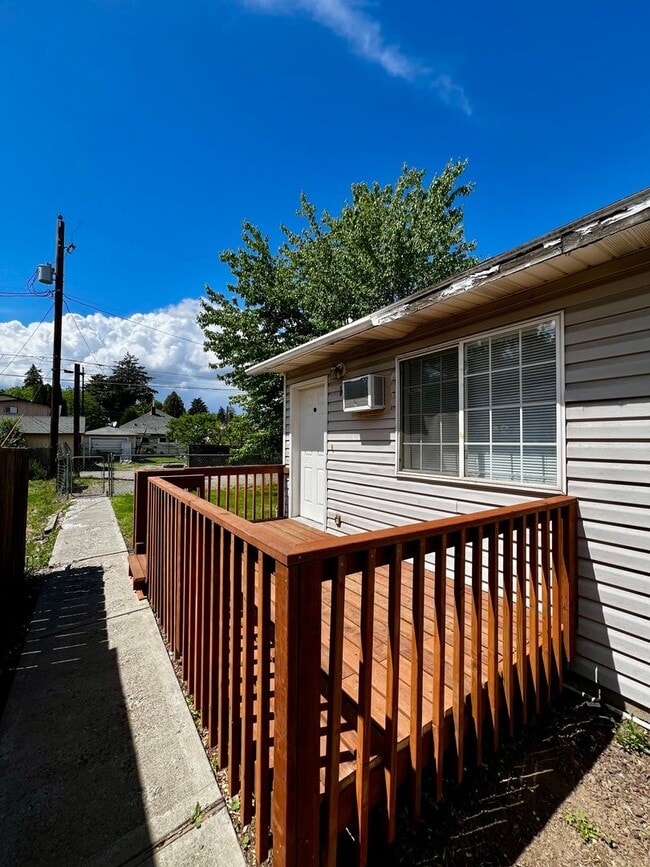 808 S 15th Ave in Yakima, WA - Building Photo - Building Photo