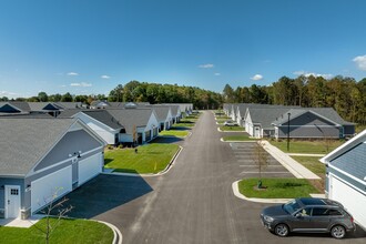 1883 W Wysteria Ln in Oak Creek, WI - Foto de edificio - Building Photo