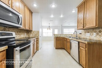 925 Warbler Ln in Aubrey, TX - Foto de edificio - Building Photo