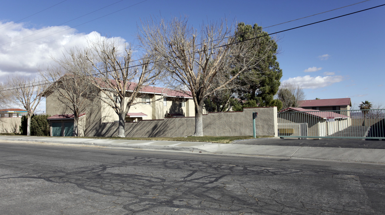 Windridge Apartments in Barstow, CA - Building Photo