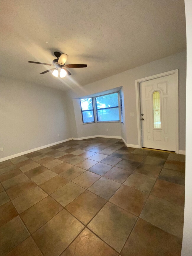 1932 SW Capri St in Port St. Lucie, FL - Building Photo - Building Photo