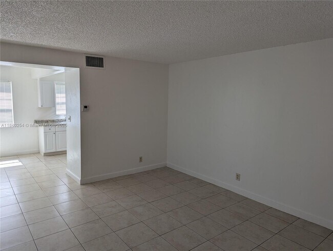31 SE 2nd Ave in Hallandale Beach, FL - Building Photo - Building Photo
