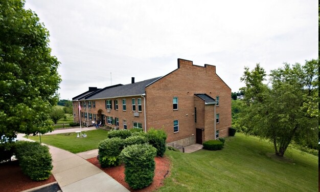 Brooksville Court in Brooksville, KY - Foto de edificio - Building Photo