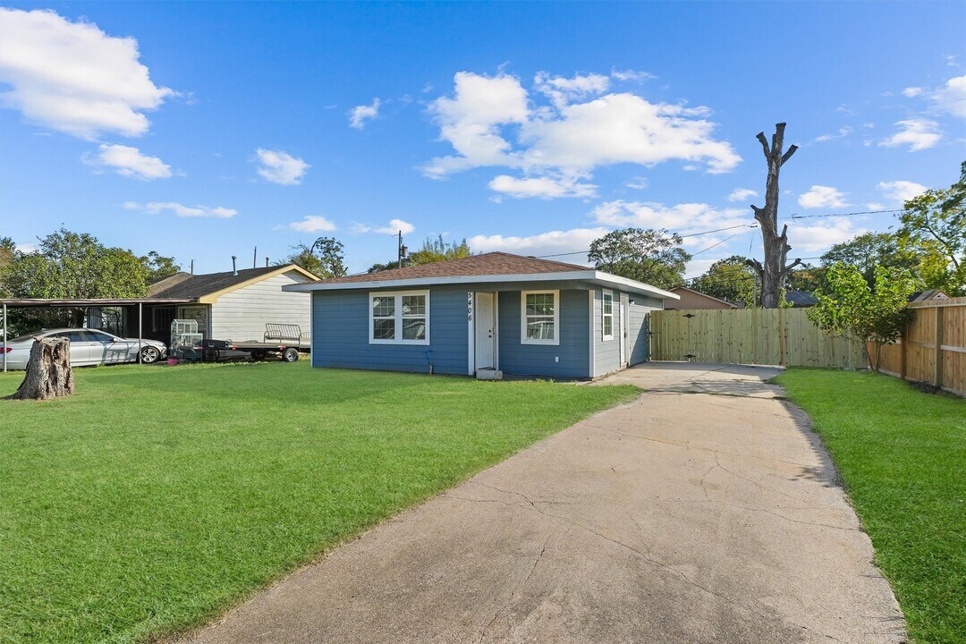 5406 Firefly St in Houston, TX - Building Photo