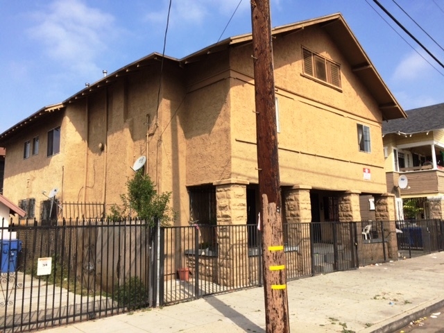 4505 S Hoover St in Los Angeles, CA - Building Photo - Building Photo