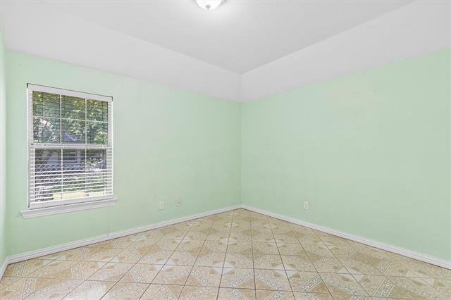 908 E Belknap St in Ennis, TX - Building Photo - Building Photo