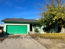 4612 Blomquist Dr in Bakersfield, CA - Building Photo