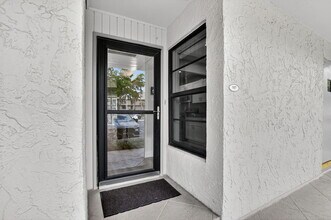 8 Royal Palm Way in Boca Raton, FL - Building Photo - Building Photo