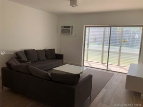 201 Sunrise Dr-Unit -106 in Miami, FL - Building Photo - Building Photo