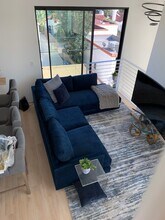 1282 S Cloverdale Ave in Los Angeles, CA - Foto de edificio - Building Photo