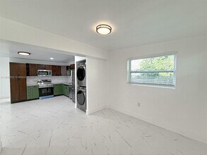 1064 NW 29th Terrace in Miami, FL - Building Photo - Building Photo