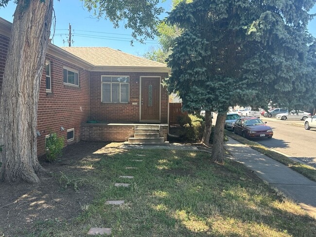 property at 2601 S Lincoln St