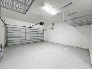 521 Brunswick Dr in Davenport, FL - Foto de edificio - Building Photo