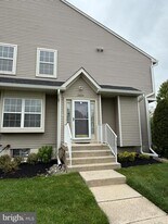 2605 Gramercy Way in Mount Laurel, NJ - Building Photo