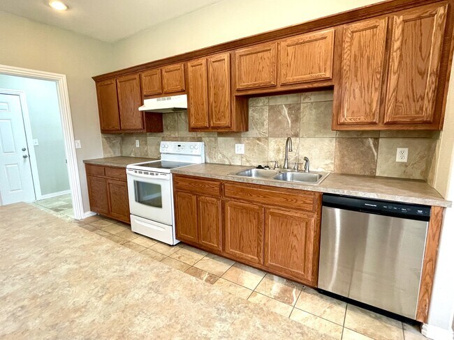 4904 Caddo Creek Ct in Ardmore, OK - Building Photo - Building Photo