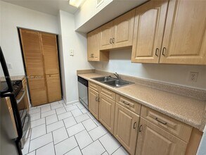 2840 NW 55th Ave in Lauderhill, FL - Building Photo - Building Photo