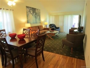 135 W Nyack Rd in Nanuet, NY - Building Photo - Building Photo