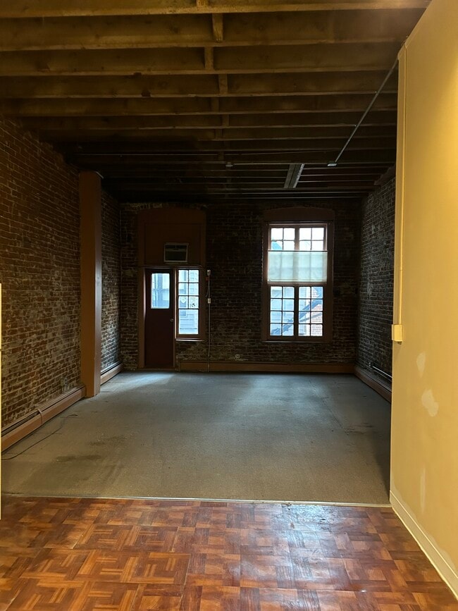 28 S Strawberry St, Unit #2 in Philadelphia, PA - Building Photo - Building Photo