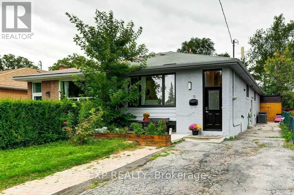 72 Billington Crescent in Toronto, ON - Building Photo