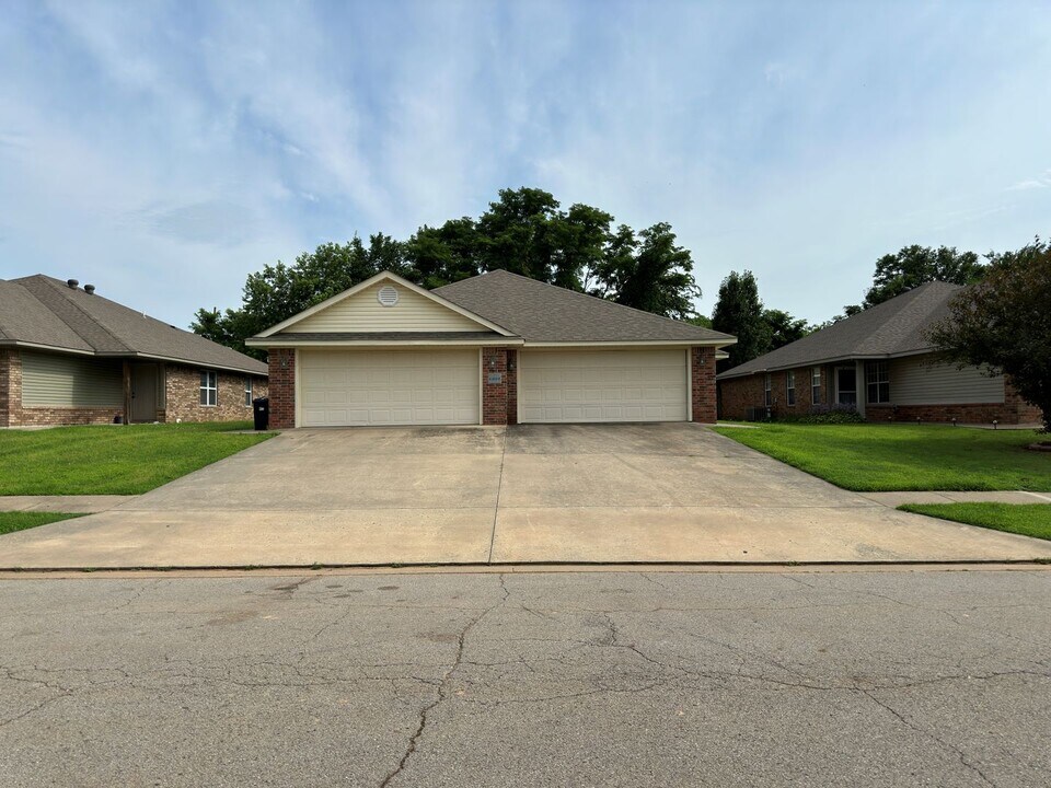2115 Plum Creek Ln in Alma, AR - Building Photo