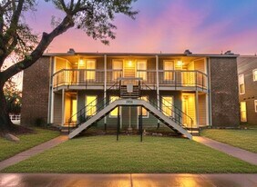 1910 West Loop in Austin, TX - Building Photo