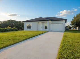 4111 8th St SW in Lehigh Acres, FL - Building Photo